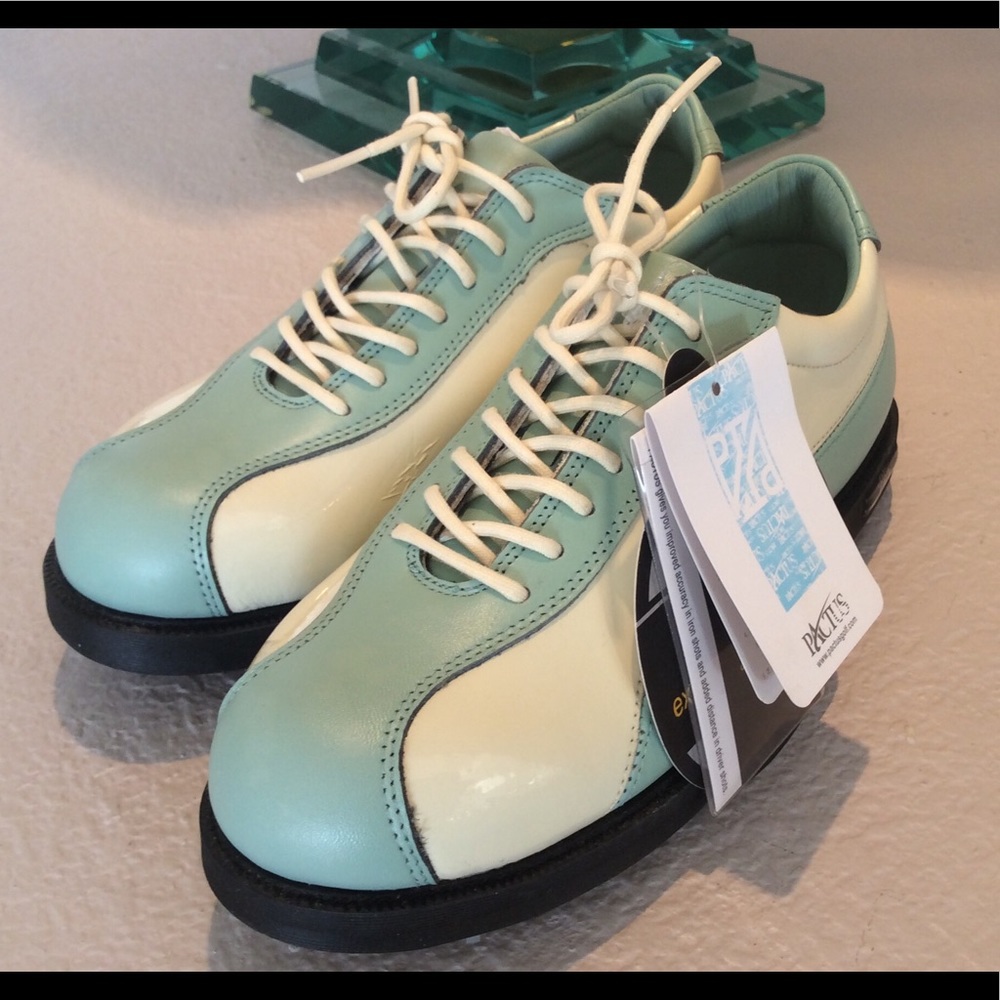 Pactus Women’s Golf Shoe w/spikes, NWT